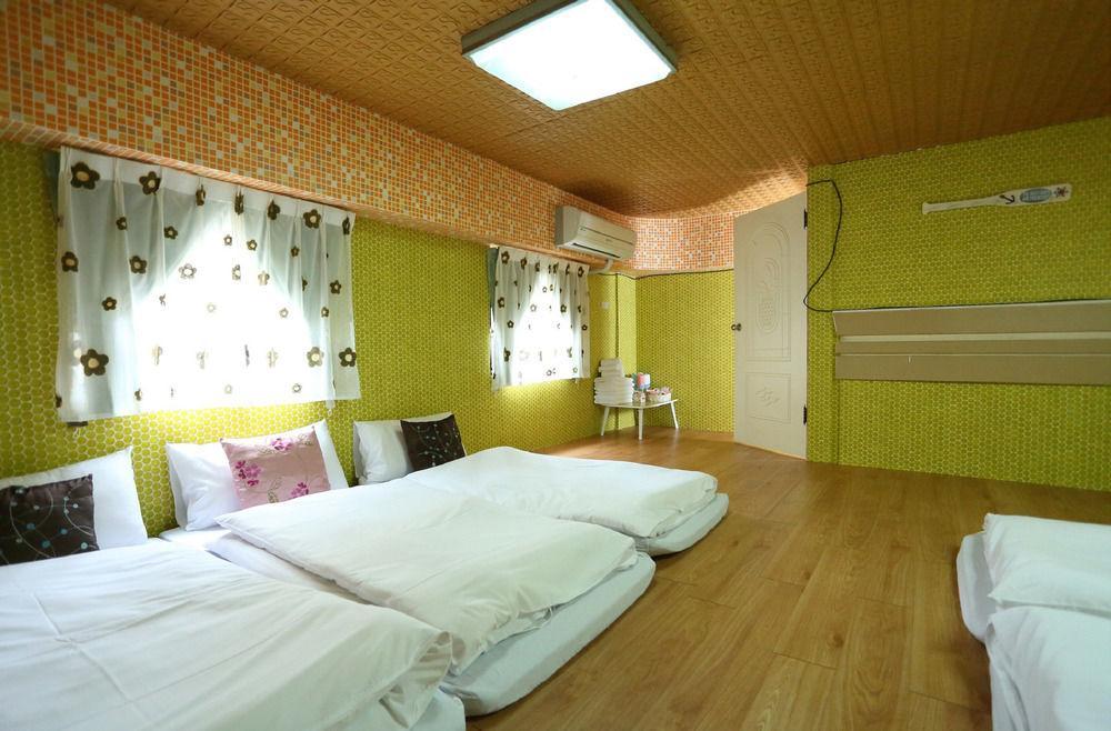 New York B&B Kota Hualien Bagian luar foto